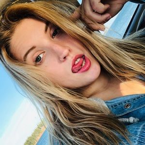 Meet your Posher, Mia